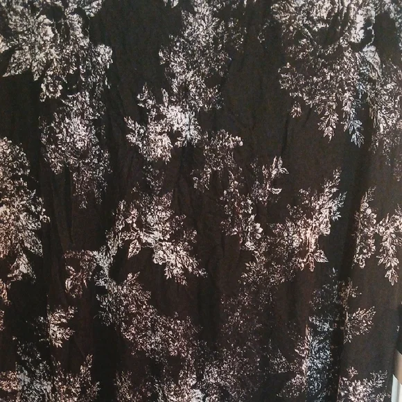 Simply Vera Vera Wang Black Print Short Sleeve Tee - Picture 5 of 11